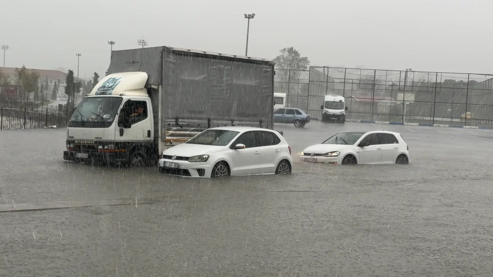 İstanbul'da yarın okullar tatil edildi! Valilikten 15 Ekim kararı